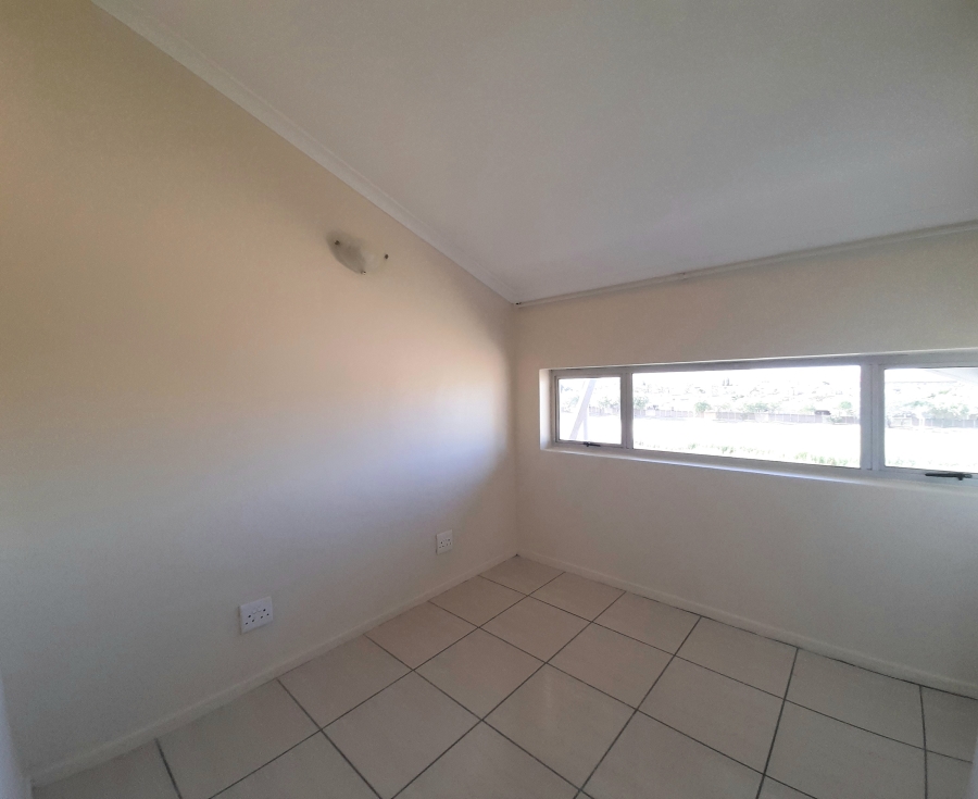 8 Bedroom Property for Sale in Uitzicht Western Cape